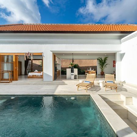 Special Offer! Elegant 2-Bedroom Villa With Large Pool In Canggu! Екстериор снимка