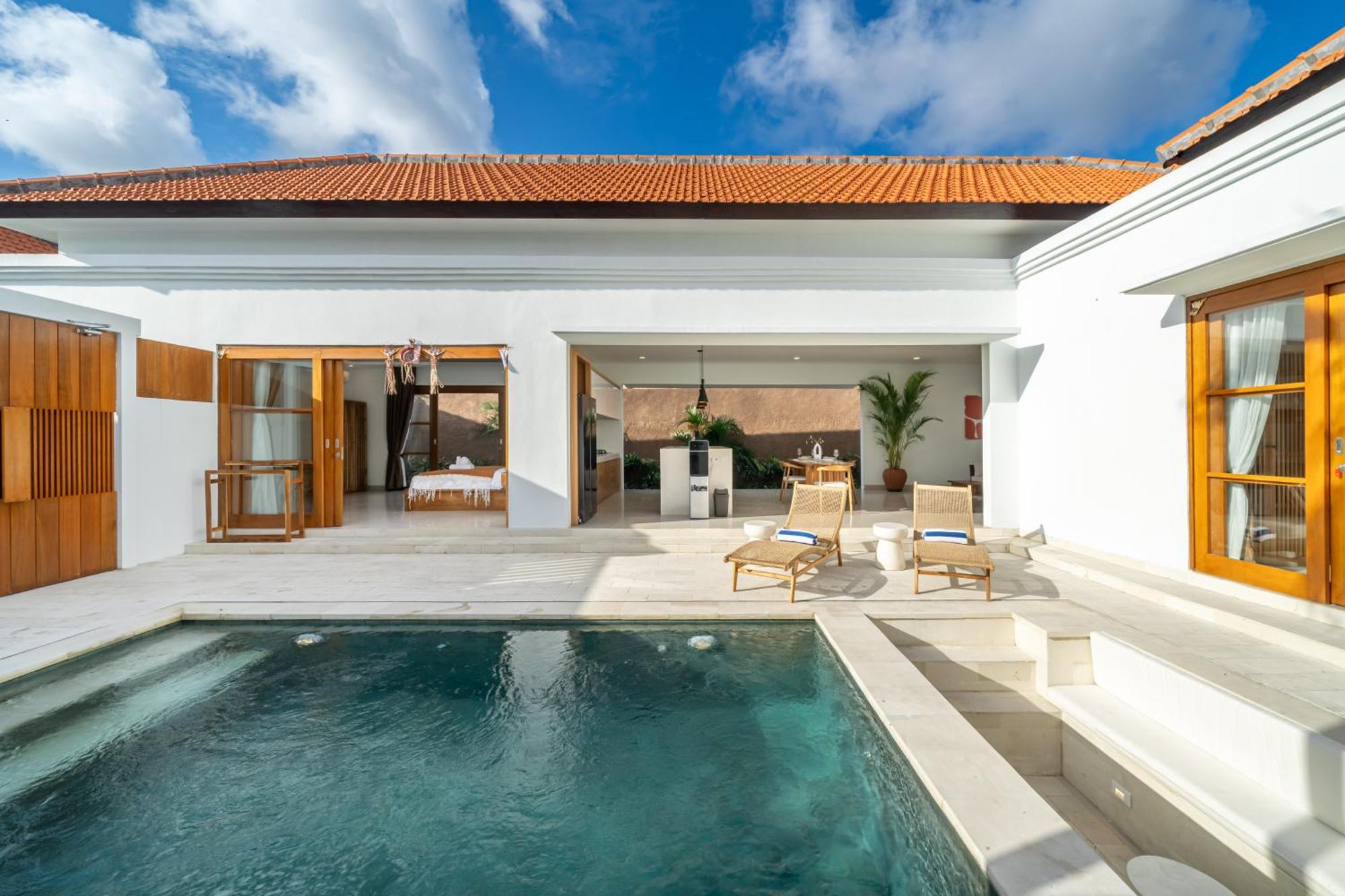 Special Offer! Elegant 2-Bedroom Villa With Large Pool In Canggu! Екстериор снимка